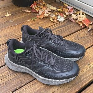 Men’s Saucony Endorphin Series trail shoe size 11.5 like new